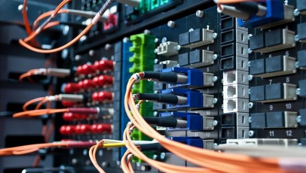 اجرای بستر شبکه و بستر فیبر نوری پژوهشگاه صنعت نفت